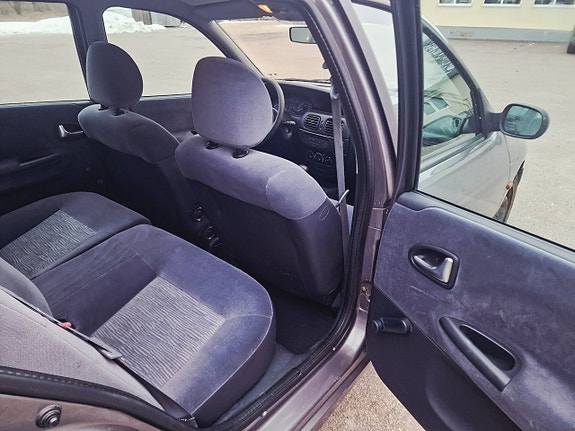 Renault Megane I 12 of 16
