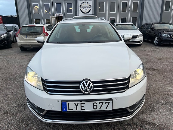 Volkswagen Passat 2 of 5