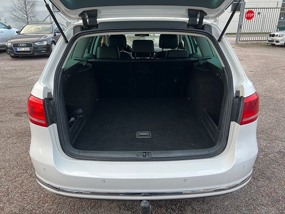 Volkswagen Passat 12 of 17