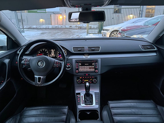 Volkswagen Passat 8 of 17