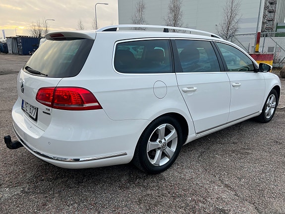 Volkswagen Passat 14 of 17