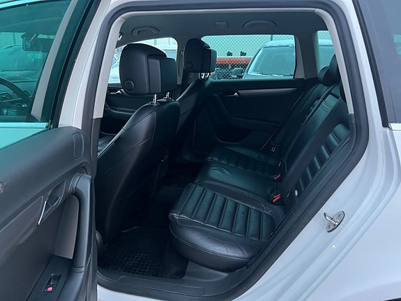 Volkswagen Passat 7 of 17