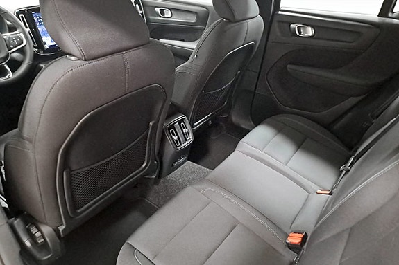Volvo XC40 8 of 9