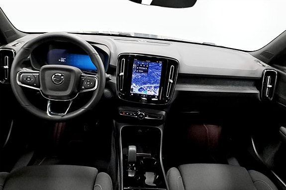 Volvo XC40 4 of 5