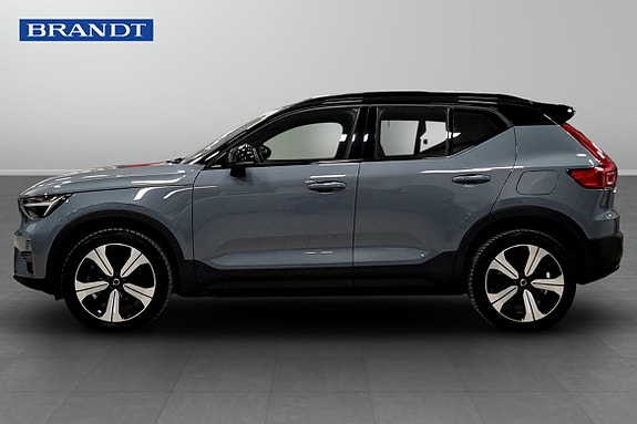 Volvo XC40 3 of 5