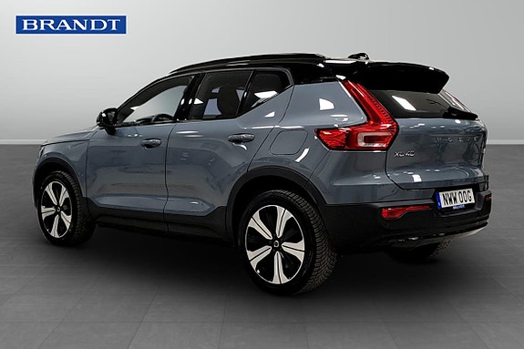 Volvo XC40 2 of 5