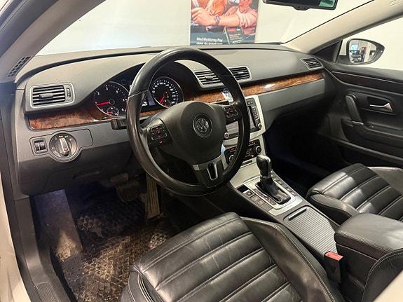 Volkswagen Passat CC 10 of 26