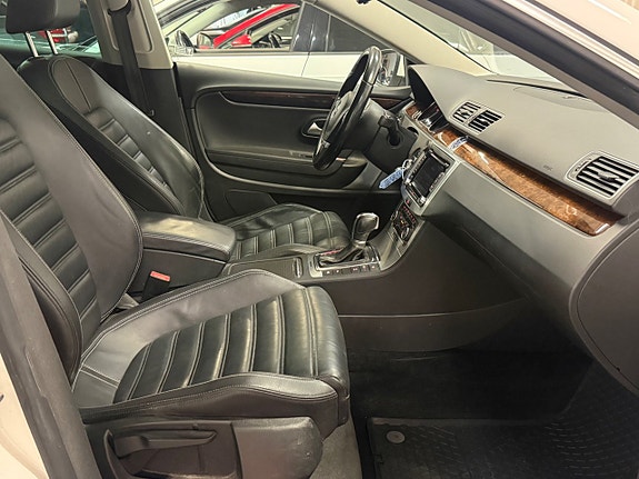 Volkswagen Passat CC 23 of 26