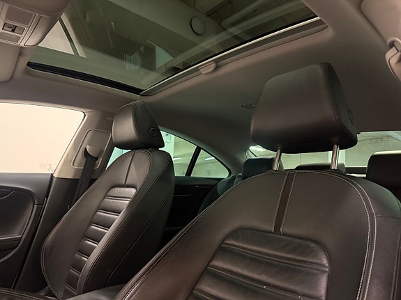 Volkswagen Passat CC 9 of 26