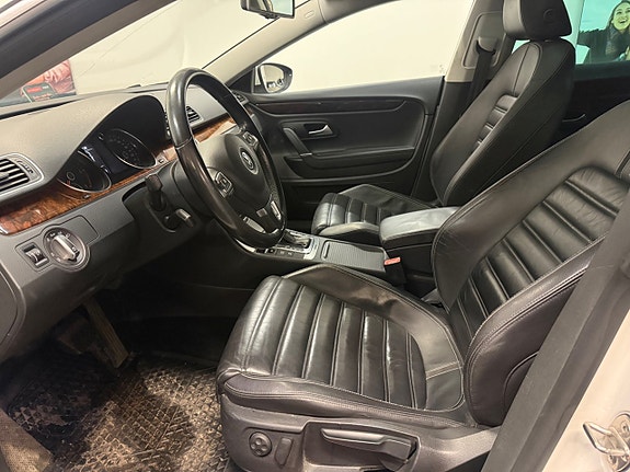 Volkswagen Passat CC 8 of 26