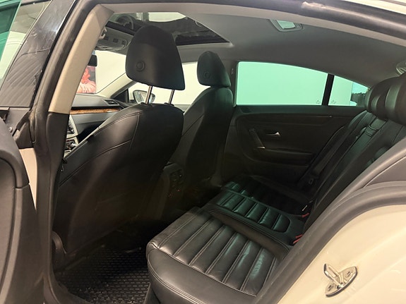Volkswagen Passat CC 19 of 26