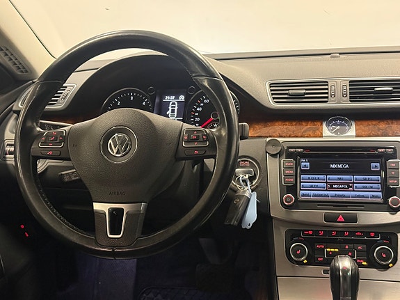 Volkswagen Passat CC 15 of 26