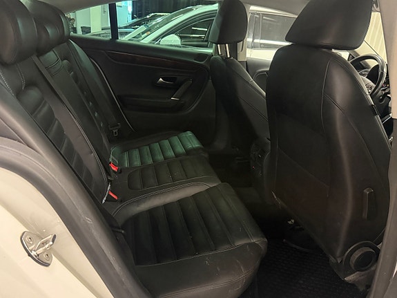 Volkswagen Passat CC 21 of 26
