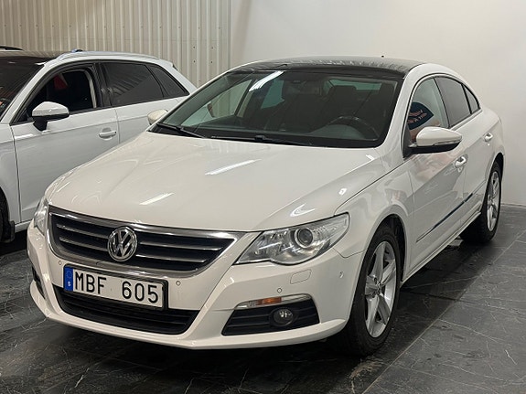 Volkswagen Passat CC 3 of 5