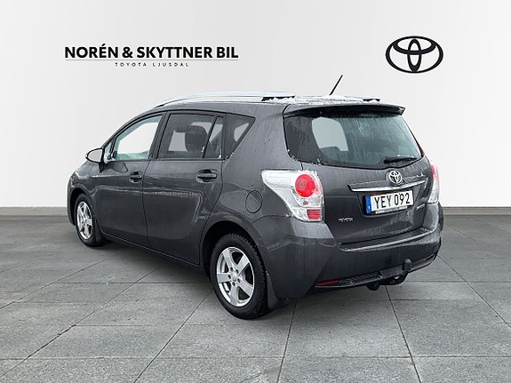Toyota Verso 2 of 5