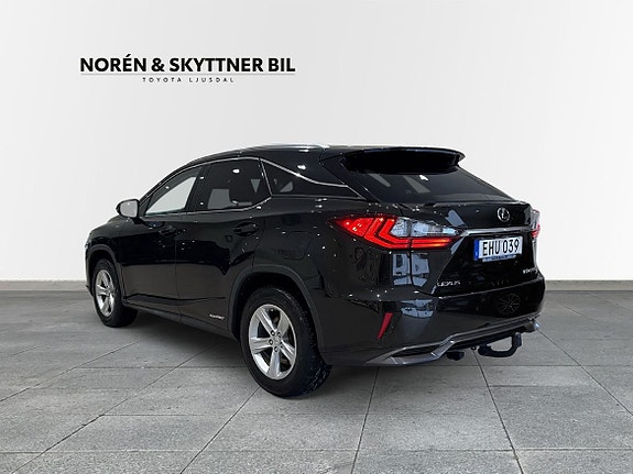 Lexus RX450h 2 of 5