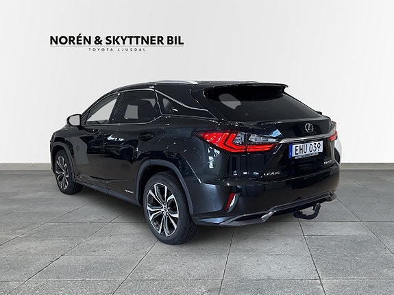 Lexus RX450h 2 of 10