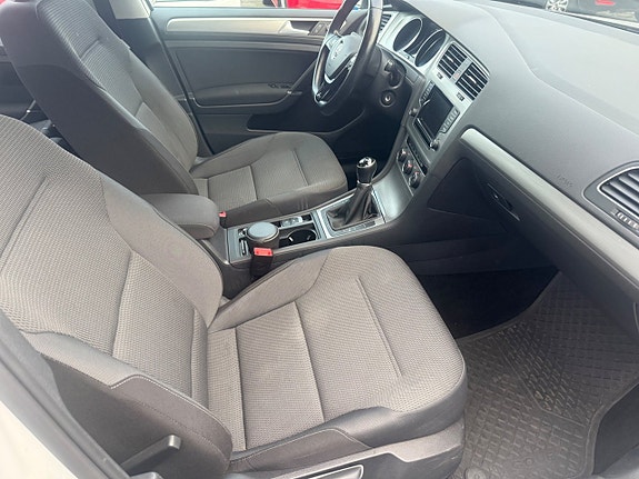 Volkswagen Golf VII 6 of 9