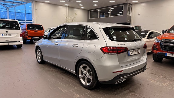 Mercedes-Benz B250 e 4 of 5