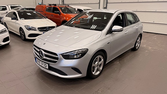 Mercedes-Benz B250 e 3 of 5