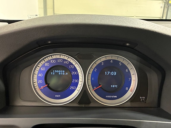 Volvo V60 11 of 15