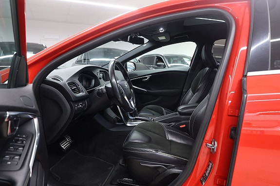Volvo V40 14 of 20