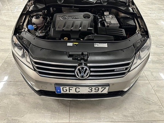 Volkswagen Passat Alltrack 14 of 22