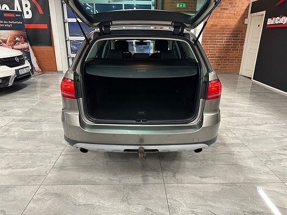 Volkswagen Passat Alltrack 16 of 22