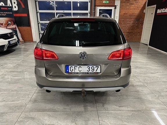 Volkswagen Passat Alltrack 15 of 22