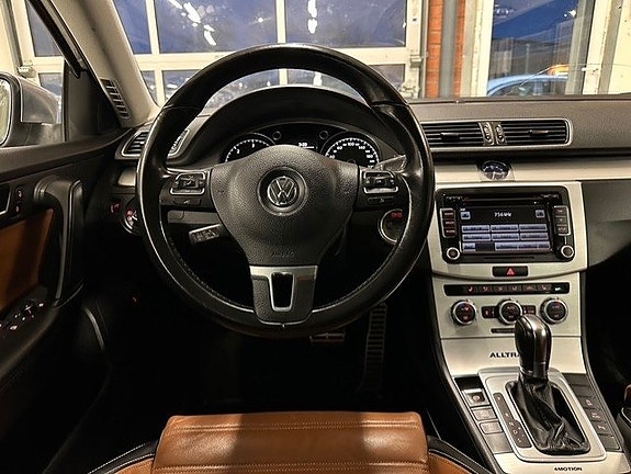Volkswagen Passat Alltrack 11 of 22