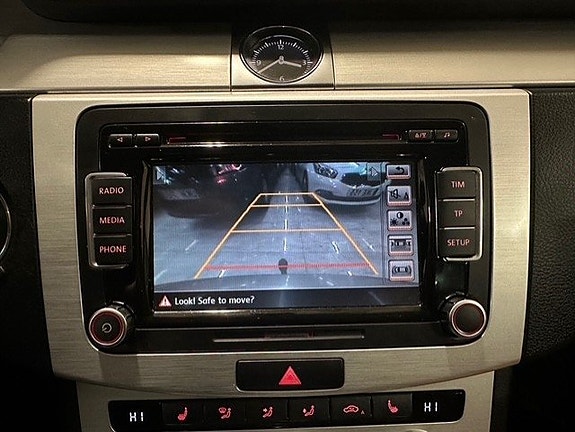 Volkswagen Passat Alltrack 7 of 22