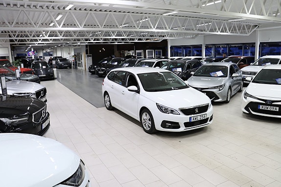 Peugeot 308 3 of 5