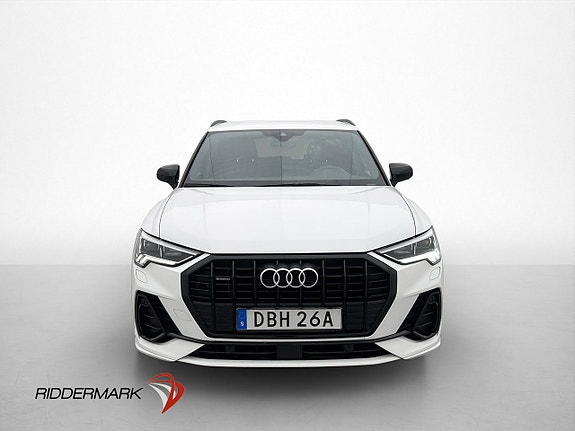 Audi Q3 2 of 5