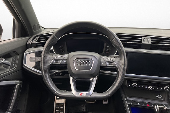 Audi Q3 13 of 30