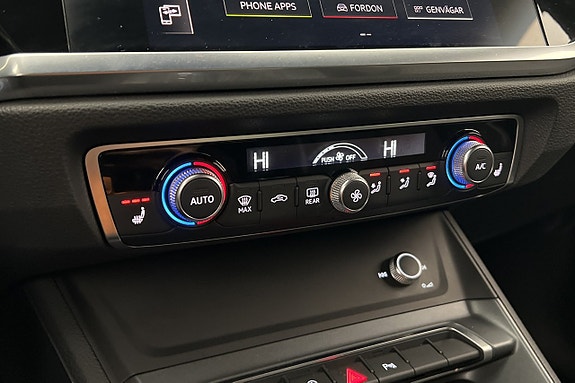 Audi Q3 22 of 30