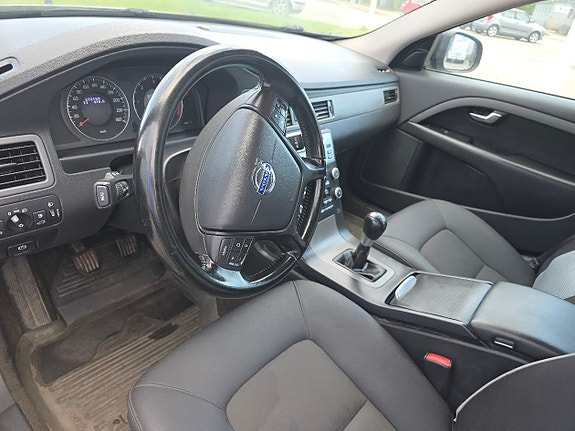 Volvo V70 11 of 18