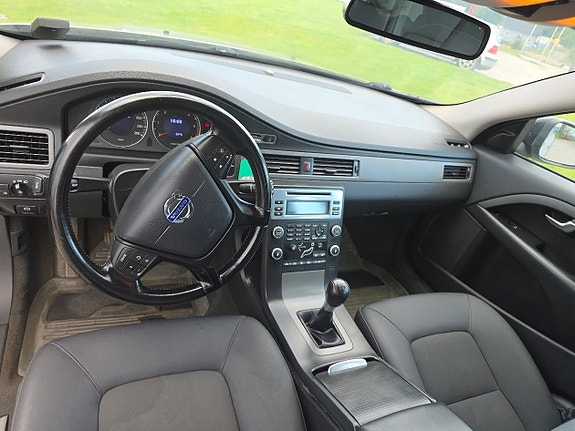 Volvo V70 12 of 18