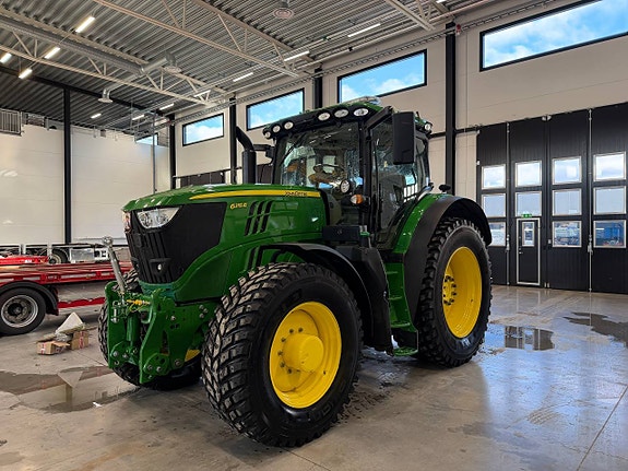 John Deere 6215R 4.506 timmar i fint skick