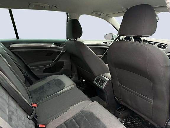 Volkswagen Golf Alltrack 17 of 20