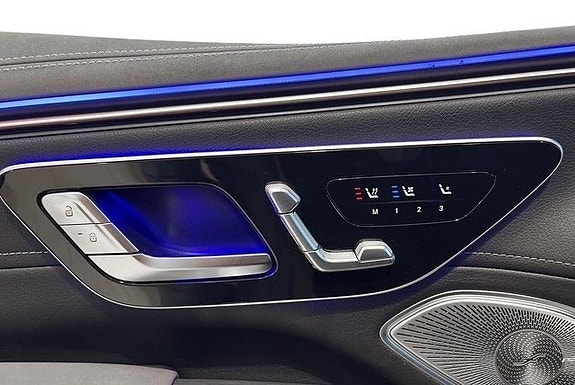 Mercedes-Benz EQS SUV 14 of 22
