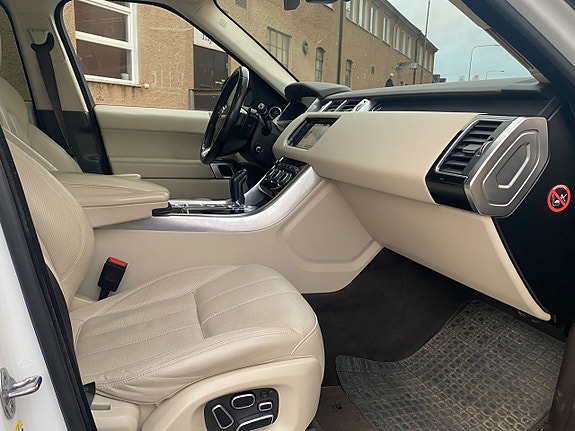 Land Rover Range Rover Sport 15 of 23