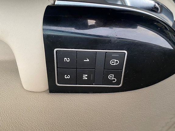 Land Rover Range Rover Sport 14 of 23