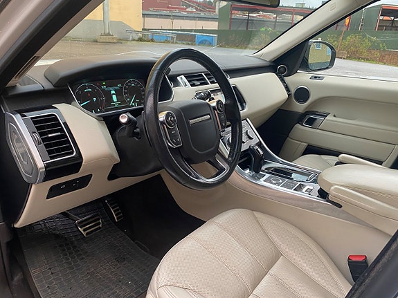 Land Rover Range Rover Sport 9 of 23