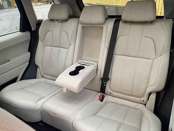 Land Rover Range Rover Sport 10 of 23