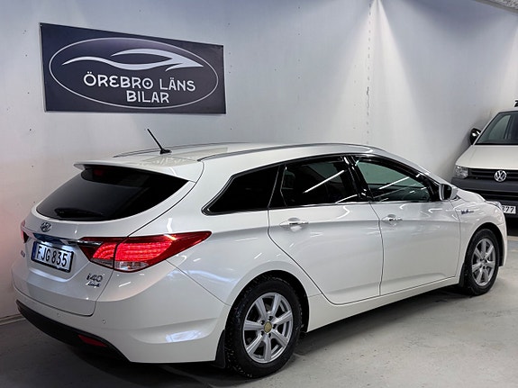 Hyundai i40 2 of 17