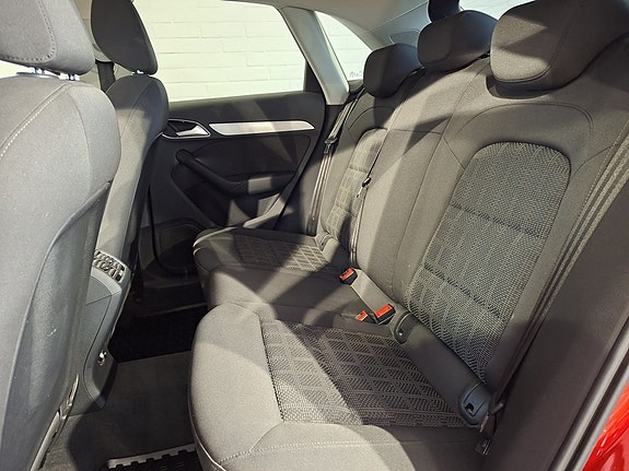 Audi Q3 7 of 15