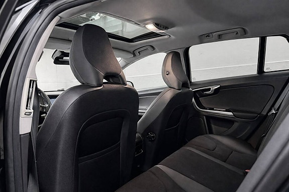 Volvo V60 15 of 16