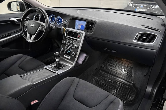 Volvo V60 12 of 16