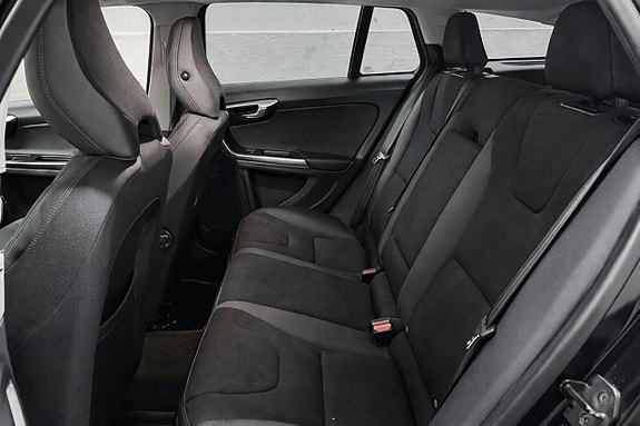 Volvo V60 14 of 16