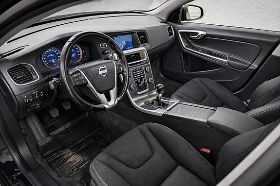 Volvo V60 11 of 16